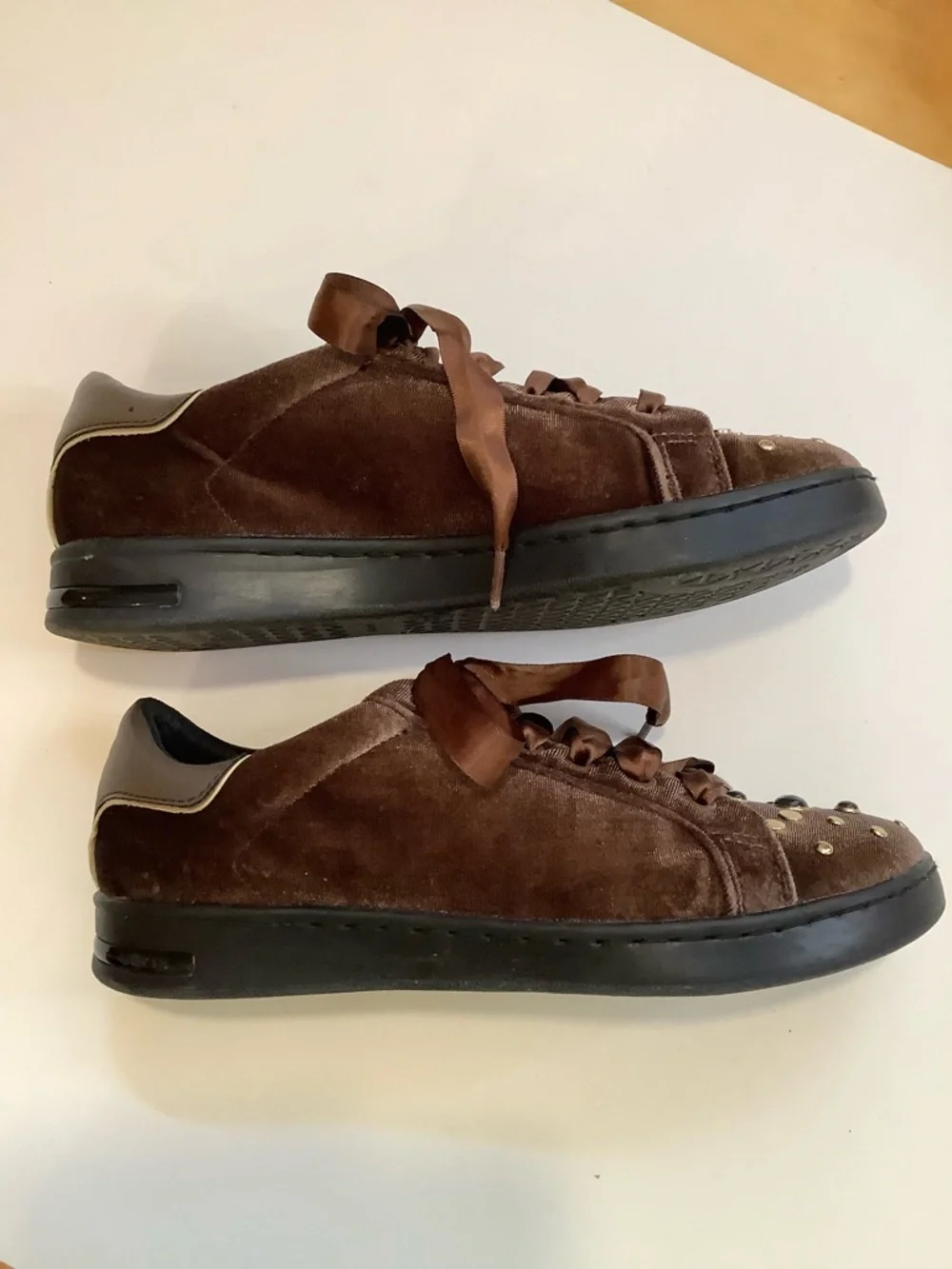 GEOX Respira Brown Velvet Low-Top Studded Sneakers Size 39 - Picture 2 of 12